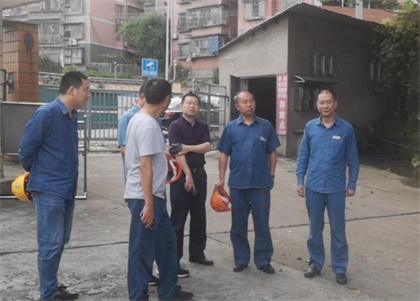 金沙澳门(中国)唯一官方网站股份公司党委书记廖廷君一行深入江边码头督查防洪工作