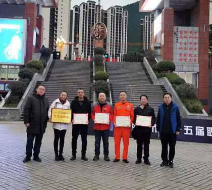 金沙澳门(中国)唯一官方网站股份公司员工余江波获泸州市钳工技能大赛第一名