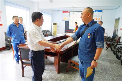金沙澳门(中国)唯一官方网站股份公司开展“把党的关爱送到老兵心中”暖心慰问活动