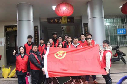 金沙澳门(中国)唯一官方网站股份公司团委组织志愿者到纳溪区人民医院开展志愿者主题活动