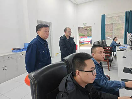 金沙澳门(中国)唯一官方网站股份公司总经理傅利才到硝酸车间检查指导工作