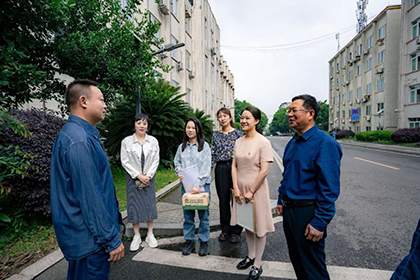 金沙澳门(中国)唯一官方网站员工周登位沱江勇救落水母子获表扬
